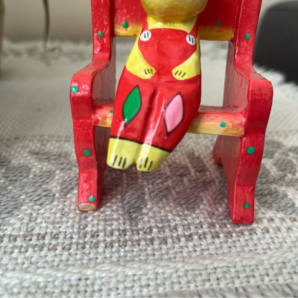 Cat on Chair - Colorful Cute Wooden Hand carved wood hand painted from Bahamas - Picture 6 of 8